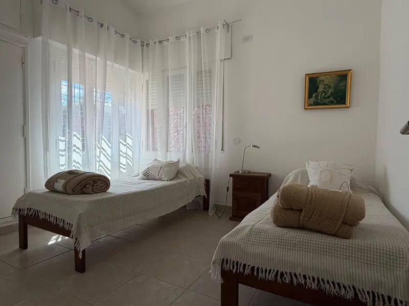 Segundo dormitorio con dos camas simples