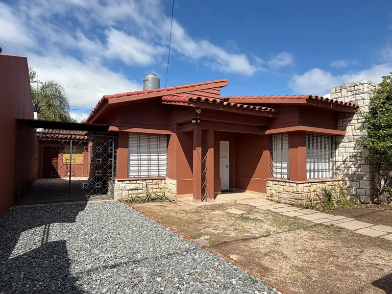Frente de Casa Mirizzi, Dr. Pablo Luis Mirizzi 493